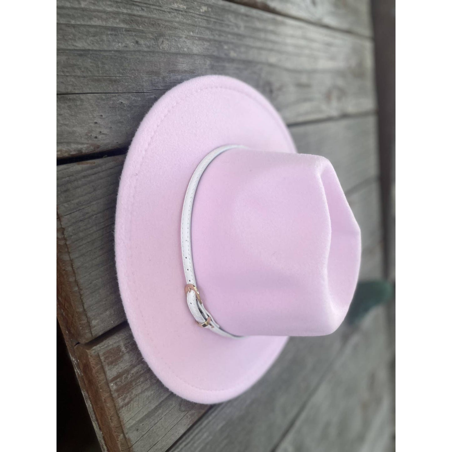 Queens INC - VEGAN FELT PANAMA WITH LEATHER BELT: CAMEL / ONE SIZE