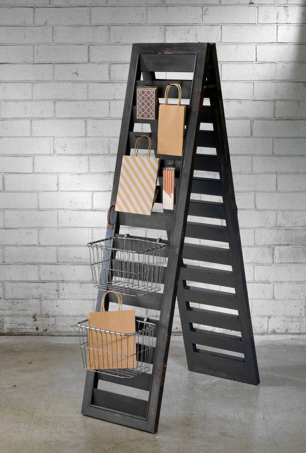 Tripar International - Basket for Shutter Ladder Display