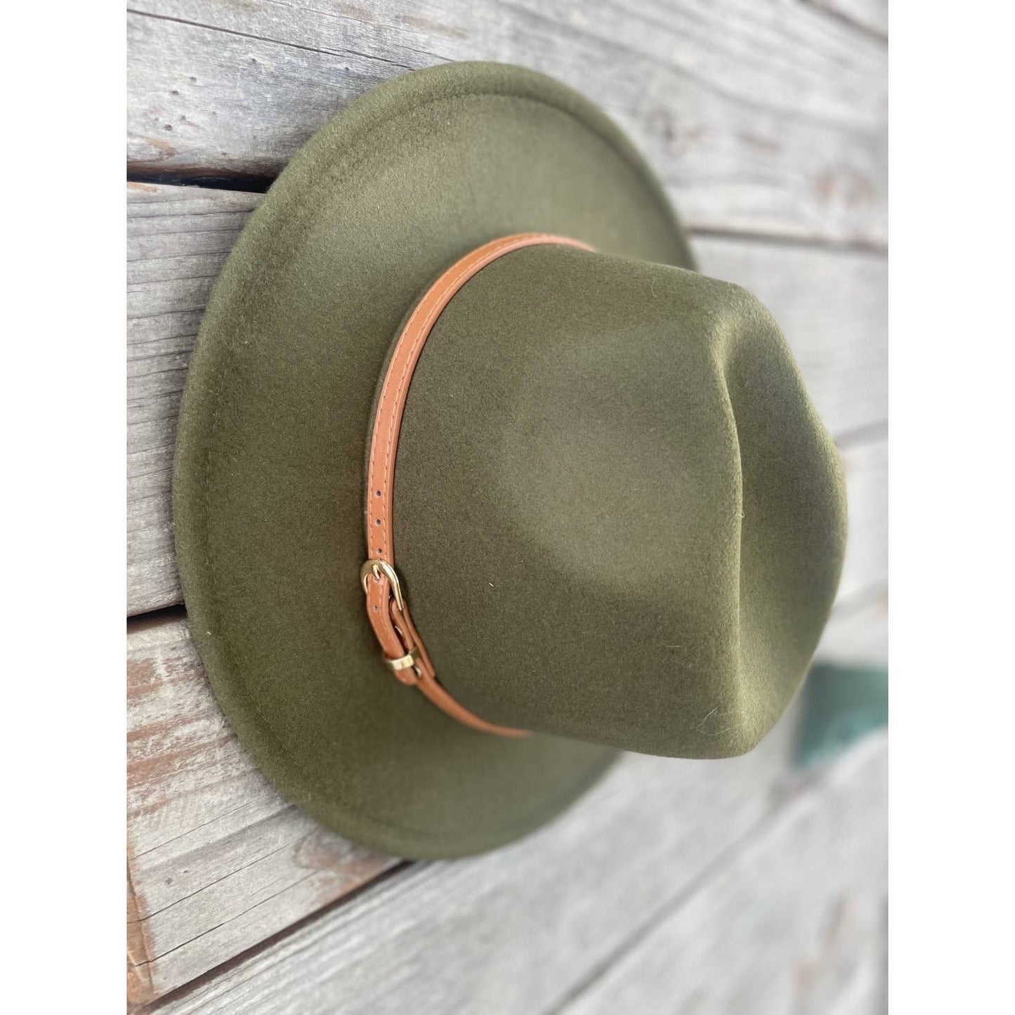 Queens INC - VEGAN FELT PANAMA WITH LEATHER BELT: CAMEL / ONE SIZE