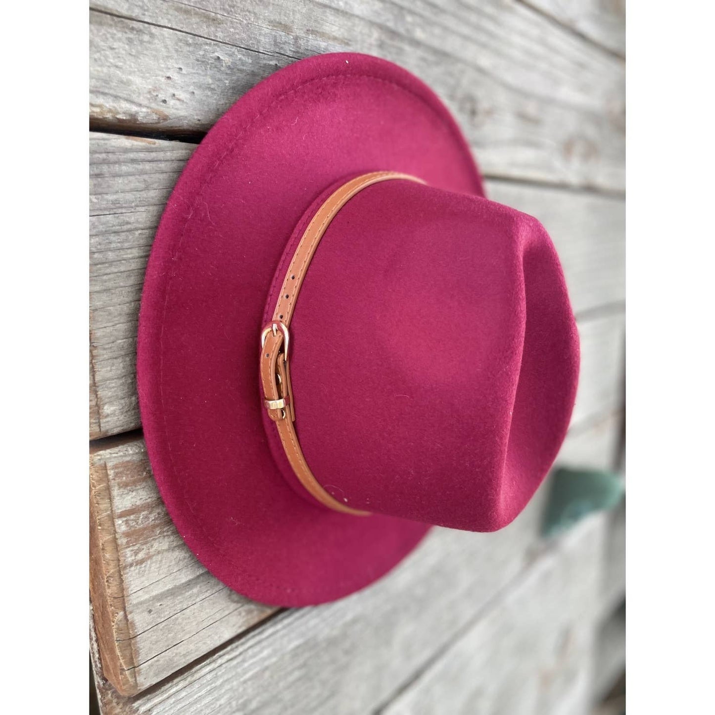 Queens INC - VEGAN FELT PANAMA WITH LEATHER BELT: CAMEL / ONE SIZE