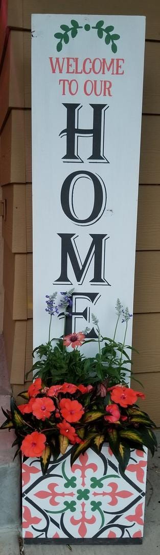 Welcome to Our Home Planter Box