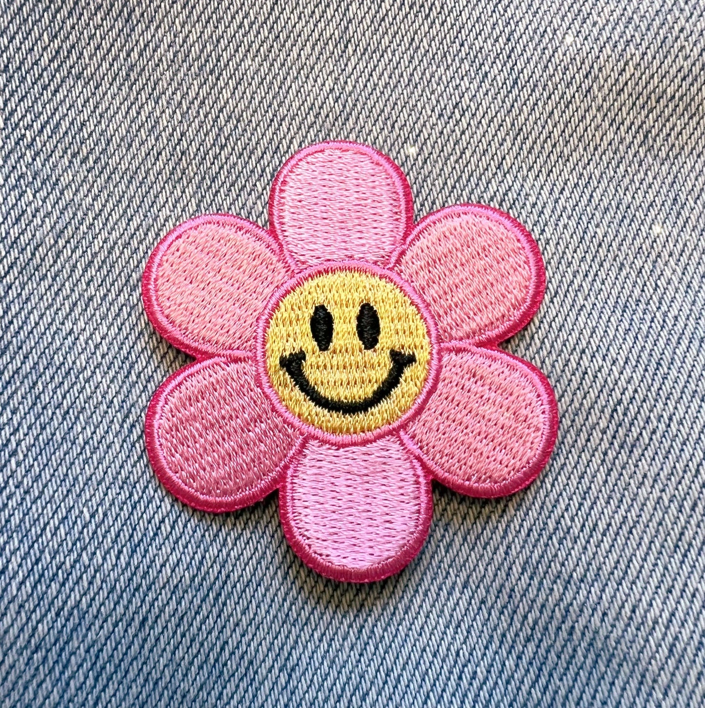 Wildflower + Co. - Smiley Daisy Patch: Blue