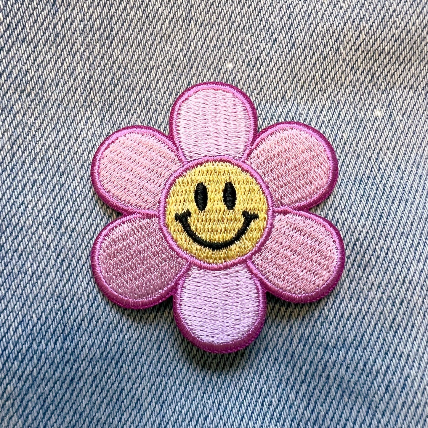 Wildflower + Co. - Smiley Daisy Patch: Blue