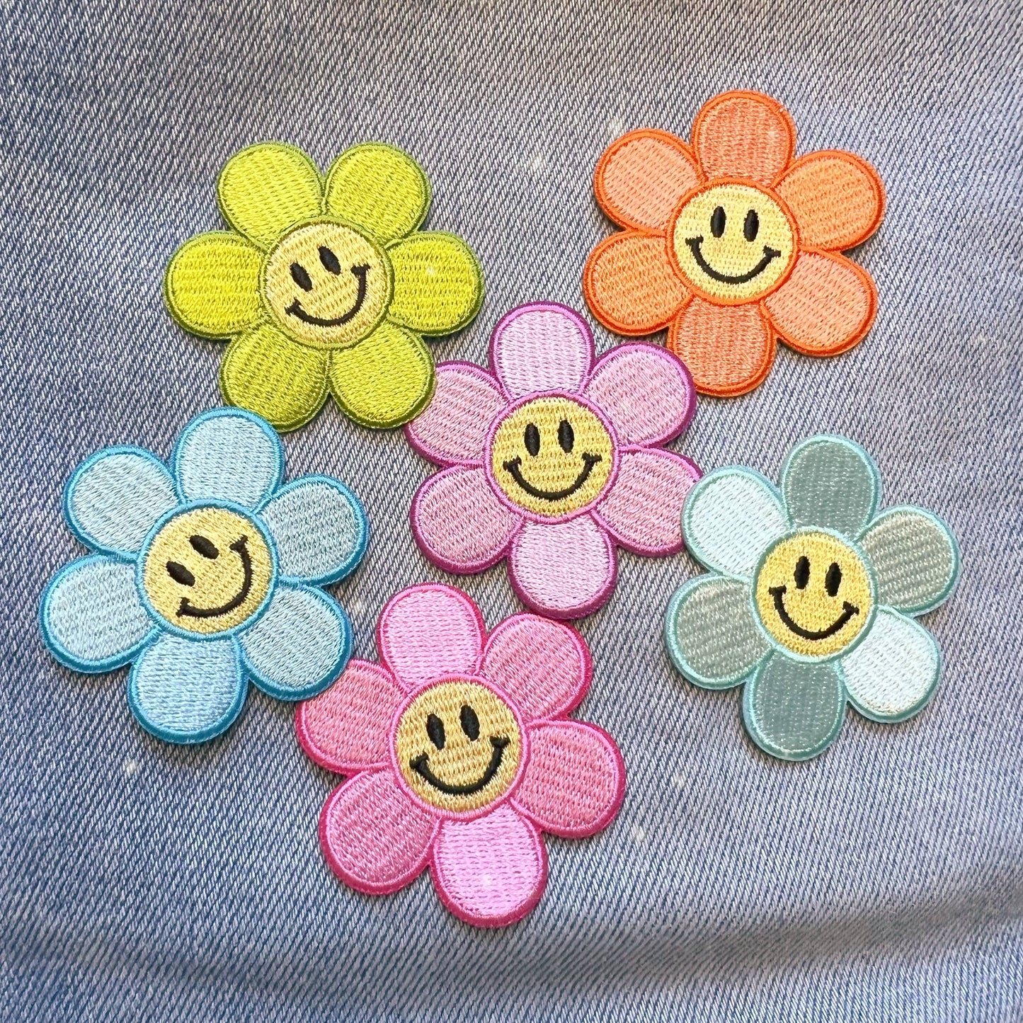 Wildflower + Co. - Smiley Daisy Patch: Blue