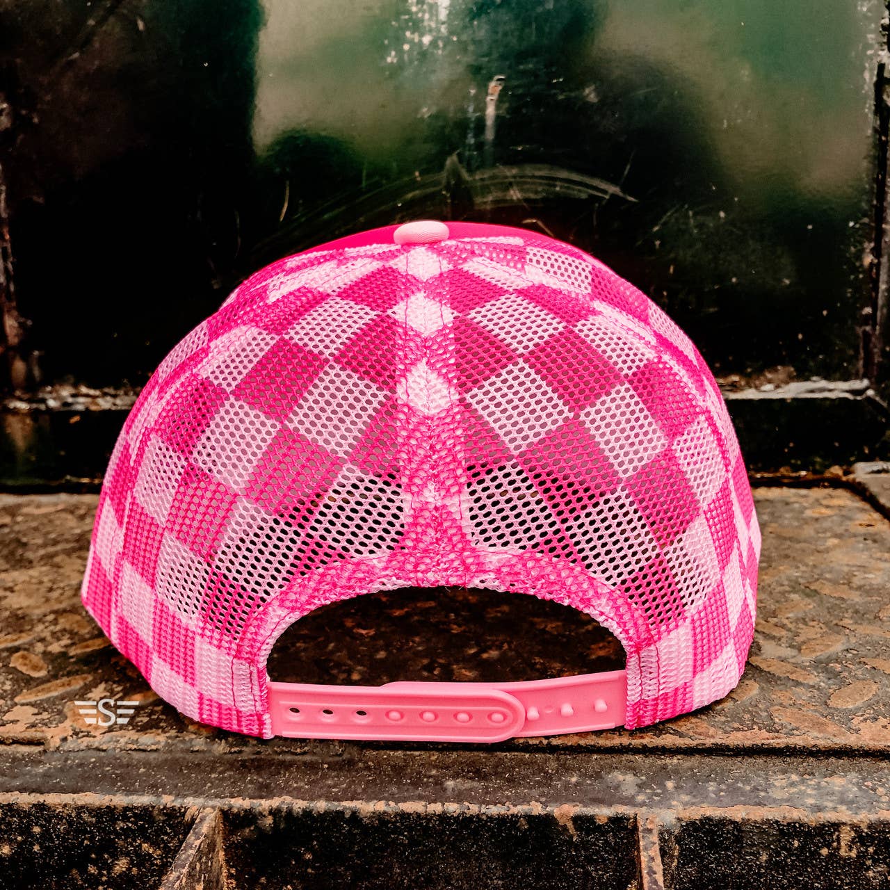 Checkered Mesh Back Cap: Navy Blue/ White