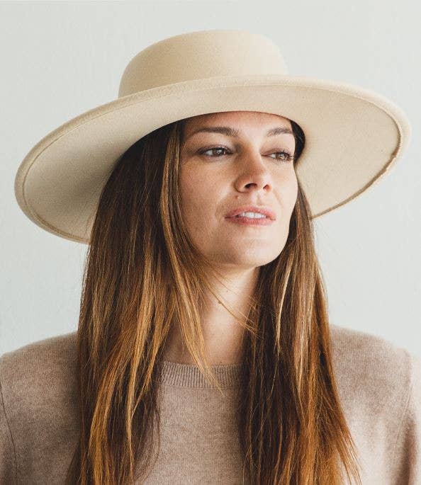 Bestsellers Structured hat with a wide brim in faux felt Fas: RUST / ONE SIZE