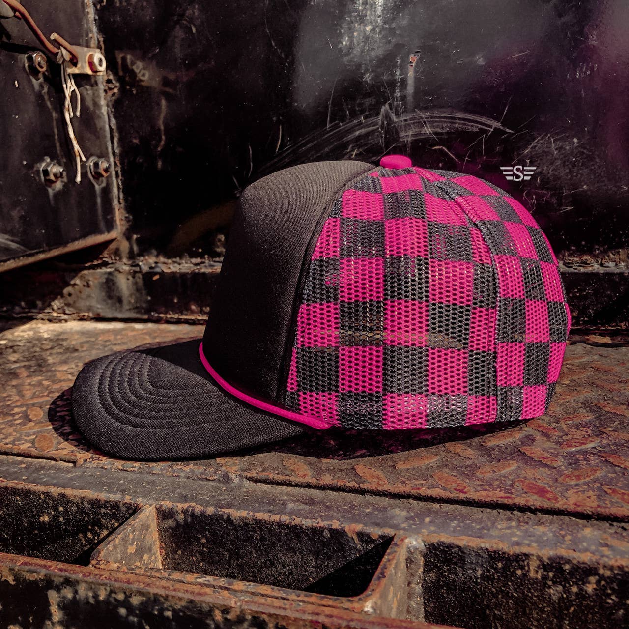 Checkered Mesh Back Cap: Navy Blue/ White