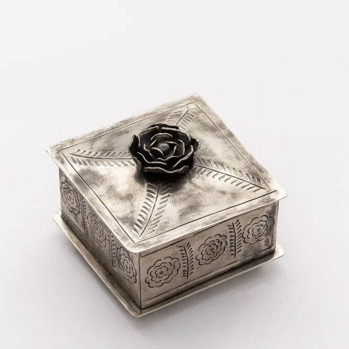 SQUARE STAMPED ROSE BOX WJA-028