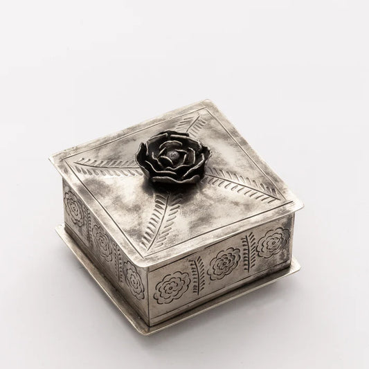 SQUARE STAMPED ROSE BOX WJA-028