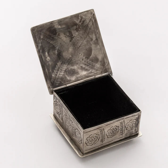 SQUARE STAMPED ROSE BOX WJA-028
