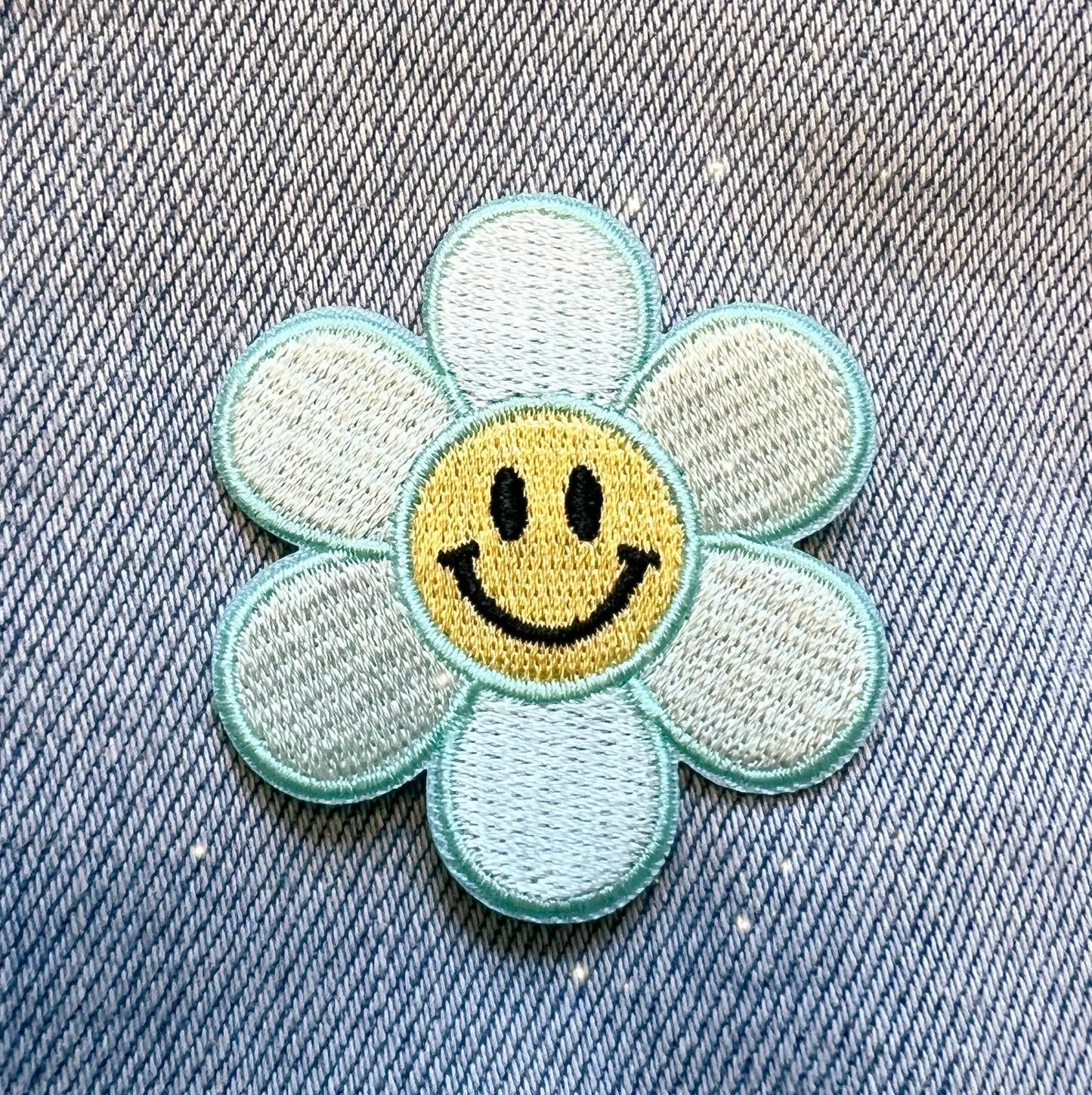 Wildflower + Co. - Smiley Daisy Patch: Blue