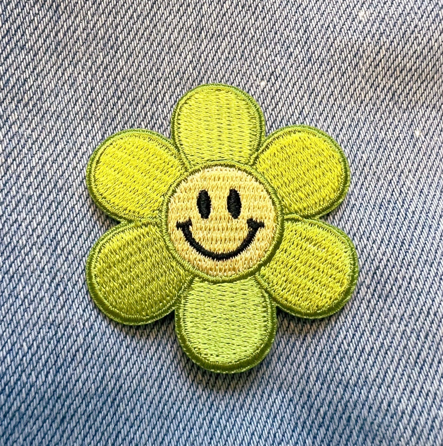 Wildflower + Co. - Smiley Daisy Patch: Blue